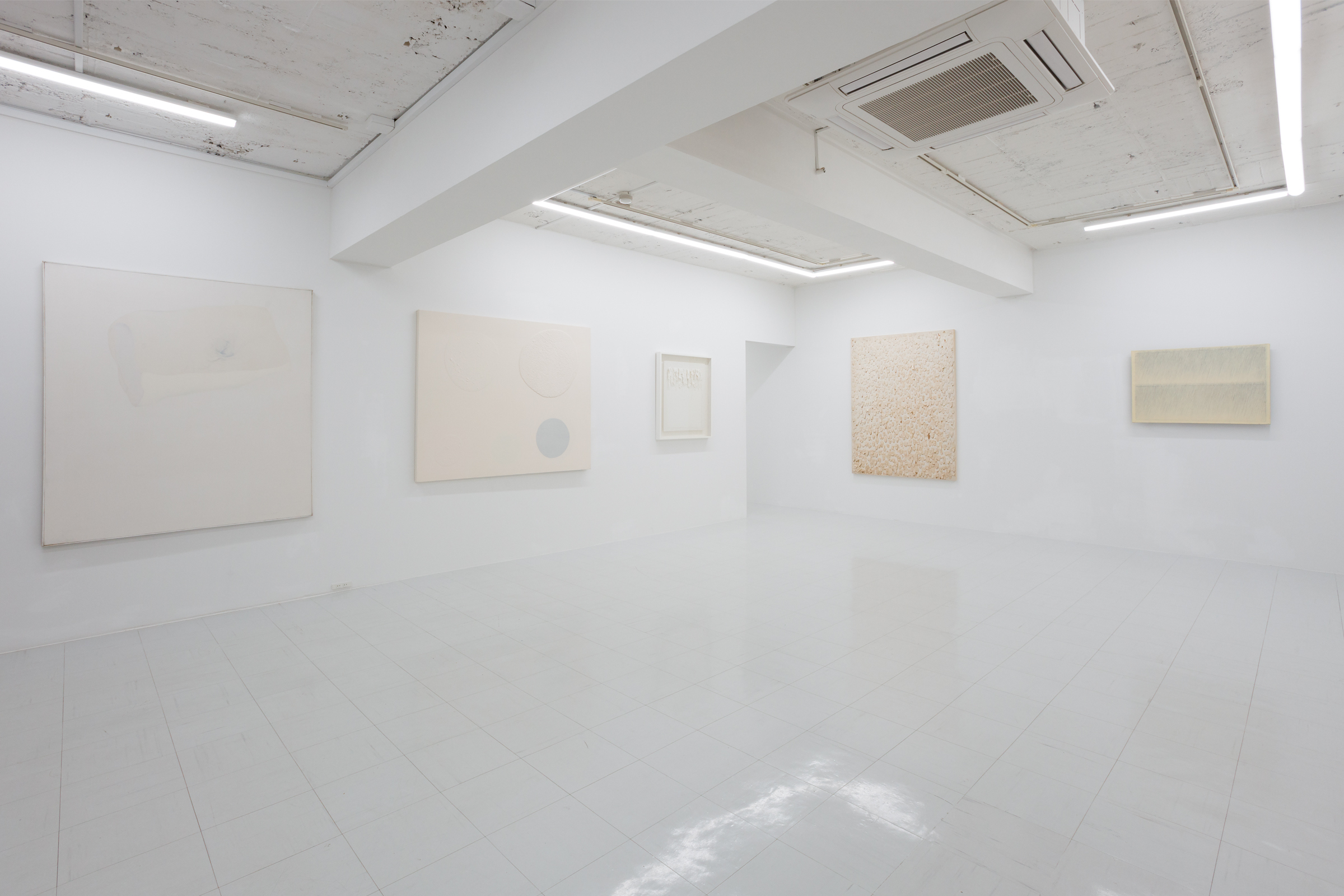 韓国・五人の作家 五つのヒンセク〈白〉 | EXHIBITIONS | 東京画廊 + 韓国・五人の作家 五つのヒンセク〈白〉 | EXHIBITIONS | 東京画廊 +